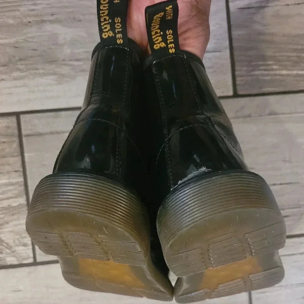 DR. MARTENS 1460 AirWair black patent leather 8 eye lace-up zipper boots Size 3